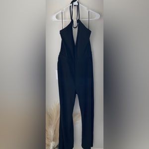 🖤fashion nova halter jumpsuit🖤